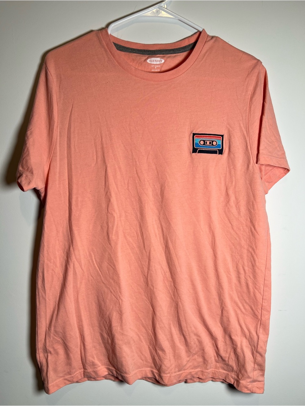🎉5/$25 Old Navy Men's Coral Crewneck T-Shirt with Embroidered Cassette